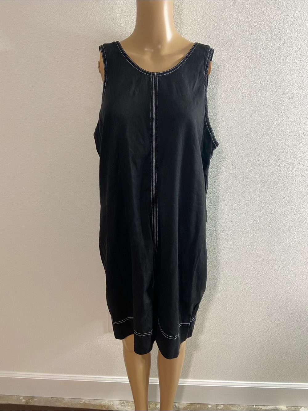 Tommy Bahama Black Sleeveless linen blend dress with White Topstitch